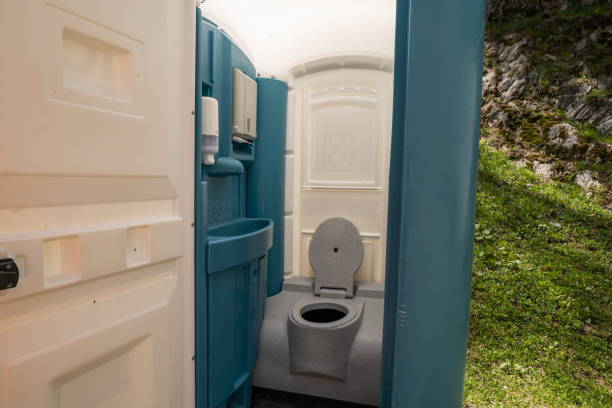 Best VIP or Luxury Restroom Trailers  in Highlands, CA